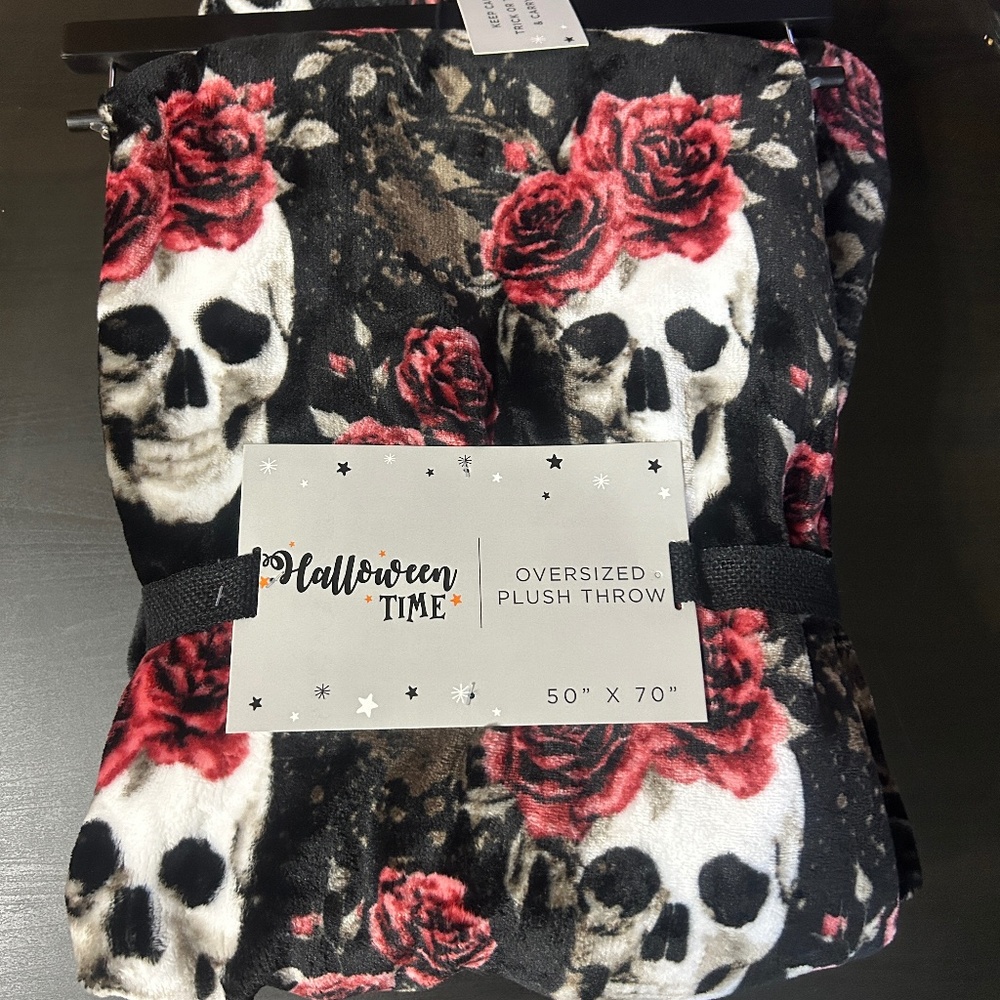 Spooky Skull & Roses Oversized Throw